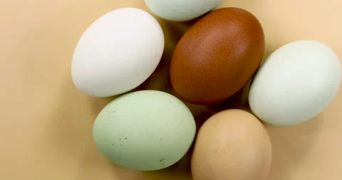 Naturally colored eggs rotating 動画素材 147214147
