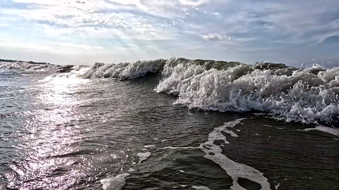 Nature background of the ocean water, waves rolling over 库存影片 336872774
