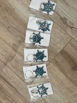 Nautical key chaines on table Stock-Fotos