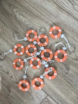Nautical key chains on brown floor Foto stock
