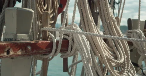 Nautical knots are pulled by a sailor Video stock 142805650