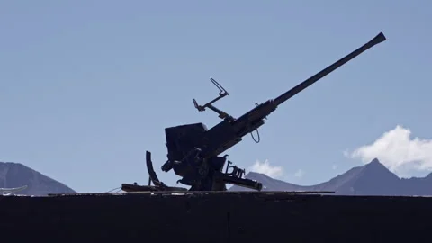 Naval Deck Gun Mounted on Old Boat Видео 331467266