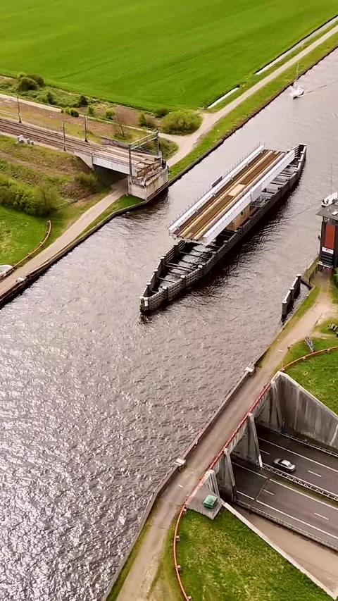 Naviduct and aqueduct infrastructure navigating a canal Видео 327113838