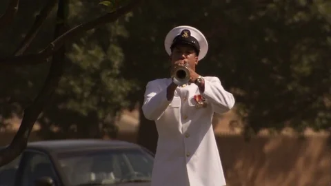 Navy Bugler at Arlington Cemetery Vidéo 75009775