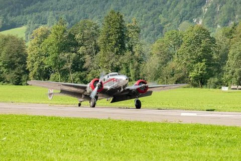 NC-81125 Lockheed Model 12 Electra Junior airplane in Mollis in Switzerland Foto stock