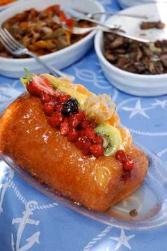 Neapolitan baba au rum Stock-Fotos