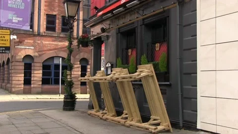 Near empty streets in Belfast as two-week circuit break begins Video stock 148557125