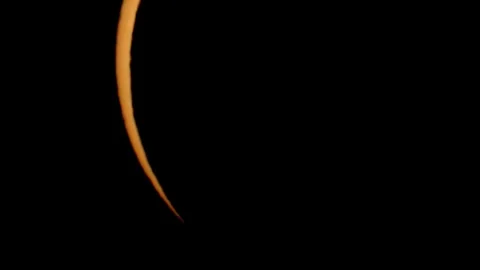 Near Total Solar Eclipse as Moon Obscures Sun Vídeo Stock 345917735