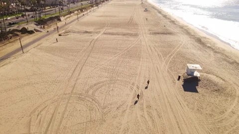 Nearly empty California beach during sunny morning. Stock-Footage 166330783