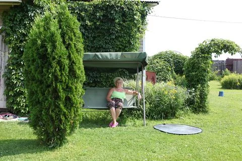 Neat beds on the garden plot. Beautiful beds with seedlings. 스톡 사진