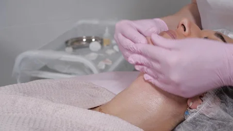 Neck massage technique in the Spa. Video stock 125799122