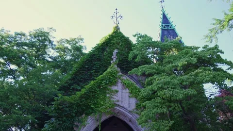 The Necropolis Chapel or Toronto Crematorium Chapel at summer, located in C.. Vídeo Stock 238033916