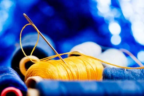 Needle and yellow thread Foto stock