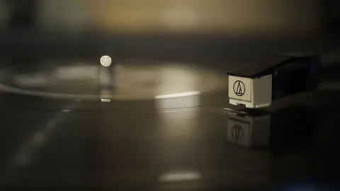 Needle drop vinyl record Stock Footage 284173503