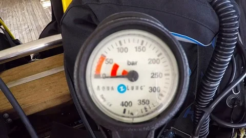Needle of a finimeter rising up Video stock 72444473