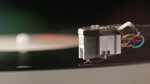 Needle Stylus on Turntable pulling off of LP record Video stock 75296294