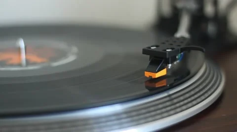 Needle on vinyl record player Stock Footage 43732591