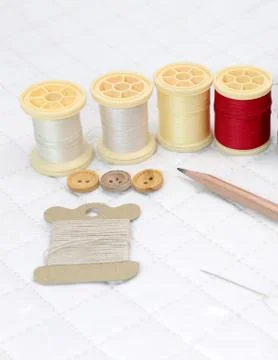 Needlework accessories put on Patchwork Quilt Stock-Fotos