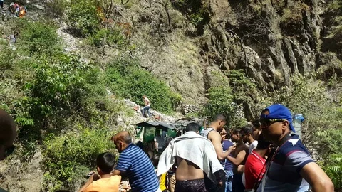 Neer Falls, Rishikesh 库存影片 106739859