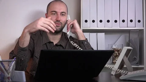 Negative rough angry overly upset chef businessman consultant landline call 4K Vidéo 71691399