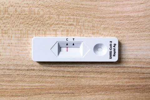 Negative test result by use antigen rapid test for COVID-19 Foto stock