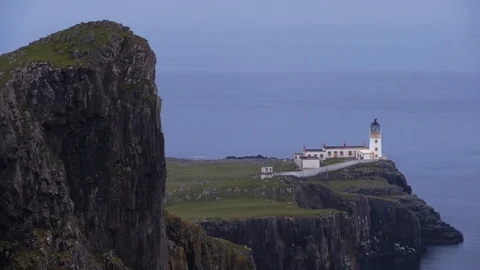 Neist point lighthouse on the cliffs Isle of Skye, Scotland, United Kingdom 库存影片 93259883
