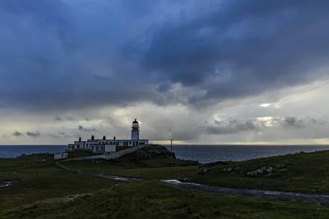 Neist Point at sunset, lighthouse, dramatic cliffs. Isle of Skye Foto stock