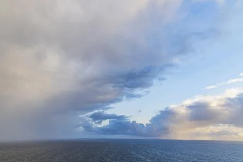 Neist Point at sunset, lighthouse, dramatic cliffs. Isle of Skye Foto stock