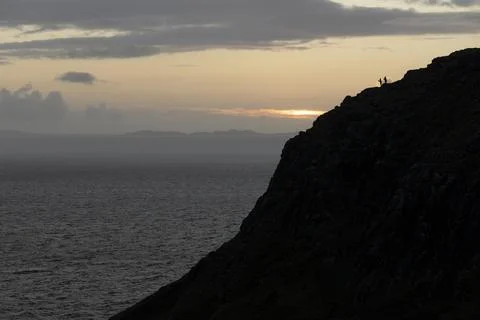 Neist Point at sunset, lighthouse, dramatic cliffs. Isle of Skye Foto stock