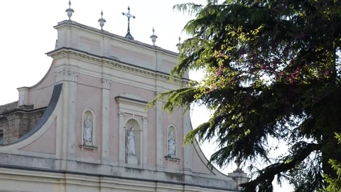 Neive, close up on the cathedral of Neive, Langhe, Italy Видео 79287621