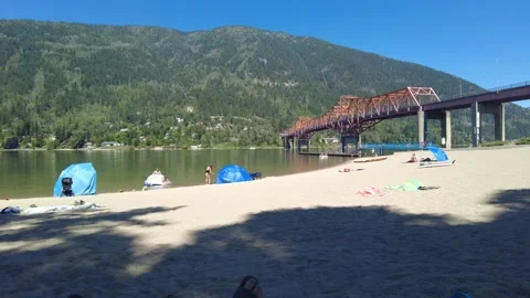 Nelson public beach in the summer. 스톡 동영상 159023395