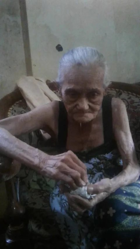 Nenek tua Stock Footage 171129126