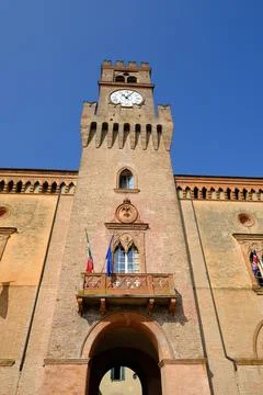 Neo-Gothic tower with clock built in red bricks. Foto stock