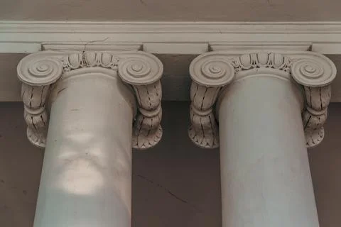 Neoclassical white column capitals with Ionic volutes close up Stock-Fotos