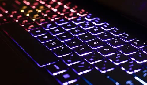 Neon computer keyboard with color backlight. Computer video games, hacking Foto stock