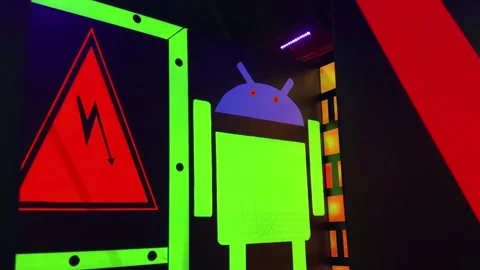 Neon Glowing Android Mascot Laser Tag Vídeo Stock 341717966