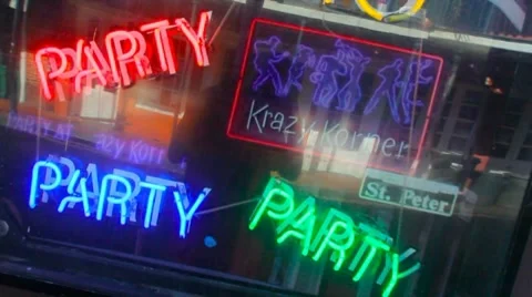 Neon Signs in a  bar window, Bourbon Street, New Oeleans, LA 库存影片 8514458