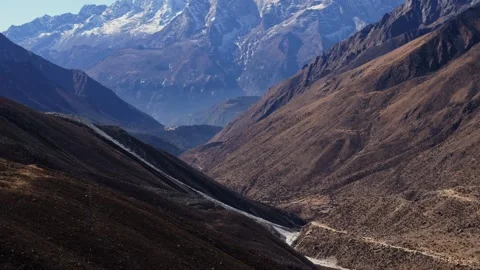 Nepal Aerials View of a Deep Mountain Valley with Snow Covered Peaks 库存影片 330981811