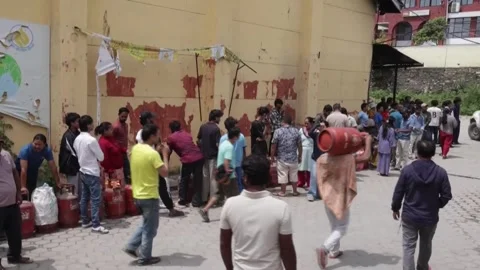 Nepal faces LPG shortage as consumers queue for cooking gas cylinders, Nepal, NP 스톡 동영상 341479549