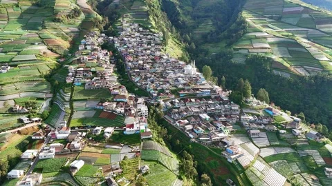 Nepal of Java village on the slopes of mount Sumbing. 動画素材 314379098