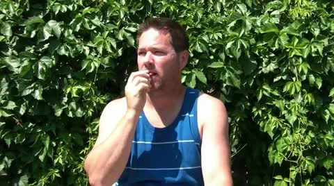 Nervous Man Biting Nails Vidéo 12599729