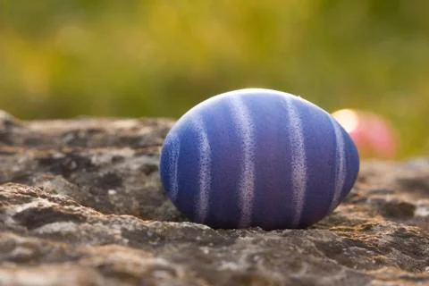 Nest of natural-colored Easter eggs Foto stock