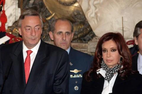  Nestor Kirchner, presidente de Argentina, y su esposa, la senadora y cand... Stock Photos