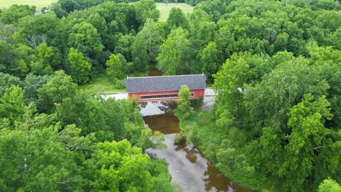 Netcher road covered bridge in Ashtabula county Ohio, Aerial view. 스톡 동영상 264980060