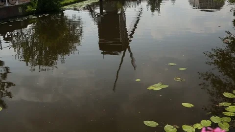 Netherlands Windmill Tilt Up From Reflection in Canal Video stock 101632632