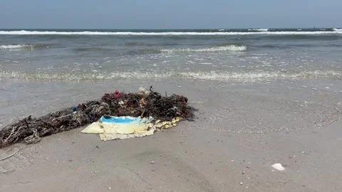 Netting mesh dirty garbage trash on sand ocean view landscape blue sky sunny Video stock 252161016