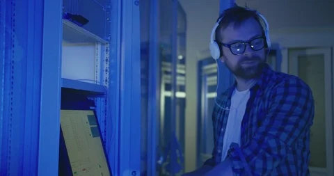 Network administrators discuss error in work of server Stock Footage 107919676