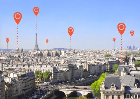 Network connection concept. Overlooking Paris and red location pins Foto stock