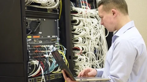 Network engineer admin at data center 動画素材 84118148