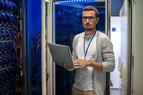 Network Engineer Managing Servers 스톡 사진